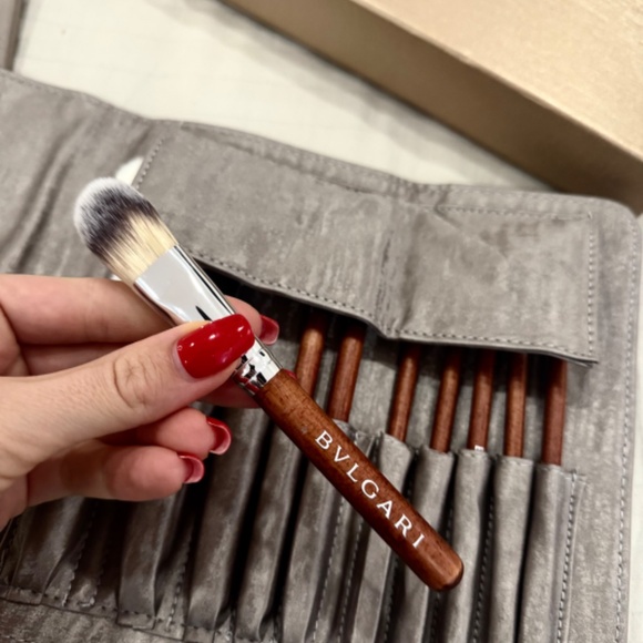 BVLGARI Limited Edition Gold Makeup Brushes Set with Makeup Pouch - Picture 10 of 11